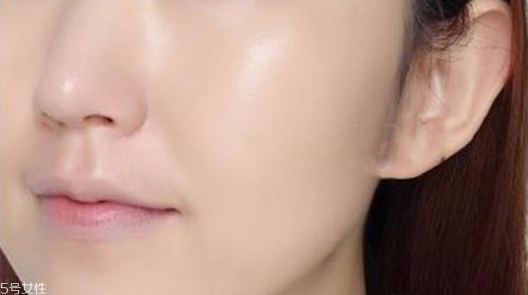 粉底試色怎么試？試用色號(hào)至少三種