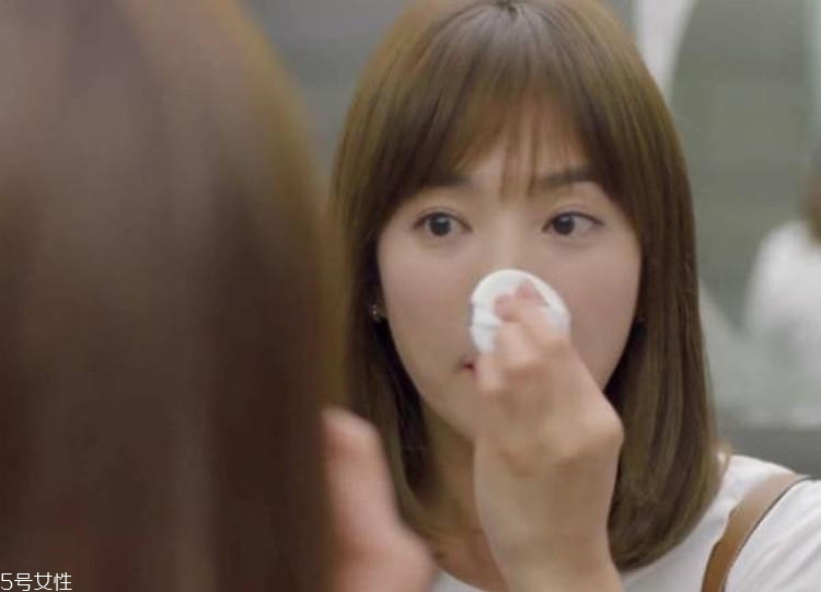 粉底試色怎么試？試用色號(hào)至少三種