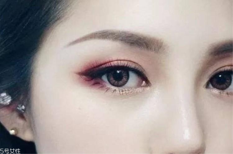 什么顏色的眼影顯白？這三種色號誰涂誰白