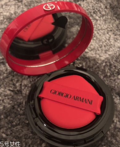 阿瑪尼和迪奧氣墊哪個(gè)好？迪奧花蜜氣墊vs阿瑪尼