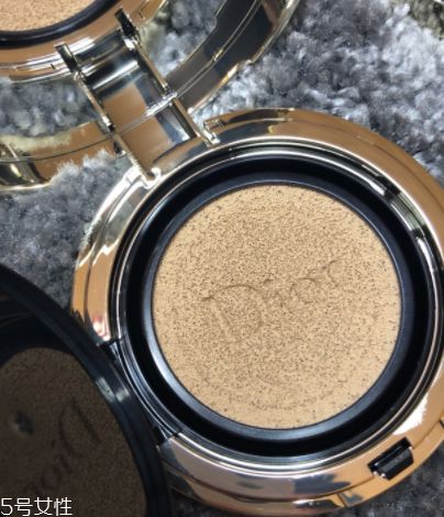 阿瑪尼和迪奧氣墊哪個(gè)好？迪奧花蜜氣墊vs阿瑪尼