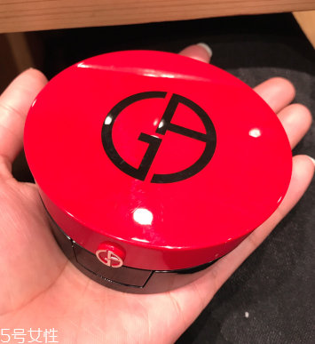 阿瑪尼和迪奧氣墊哪個(gè)好？迪奧花蜜氣墊vs阿瑪尼