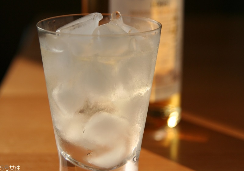 威士忌和什么食物搭配 喝威士忌吃什么食物 威士忌和什么食物搭配 喝威士忌吃什么食物