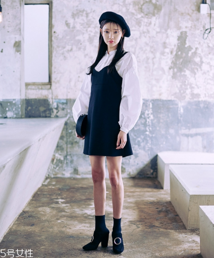 吊帶連衣裙怎么搭配？疊穿法給你帶來驚喜