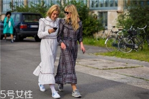 長(zhǎng)袖連衣裙配什么鞋子？時(shí)髦又好看