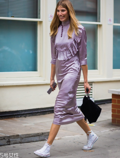 長(zhǎng)袖連衣裙配什么鞋子？時(shí)髦又好看