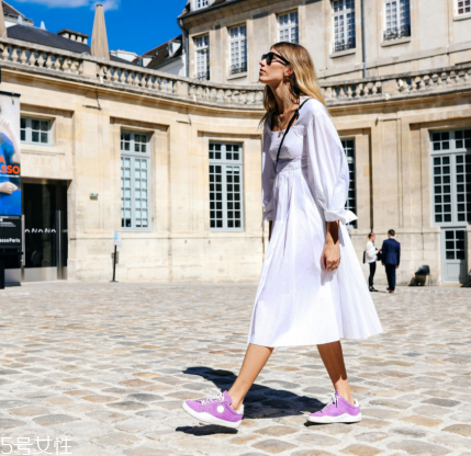 長(zhǎng)袖連衣裙配什么鞋子？時(shí)髦又好看