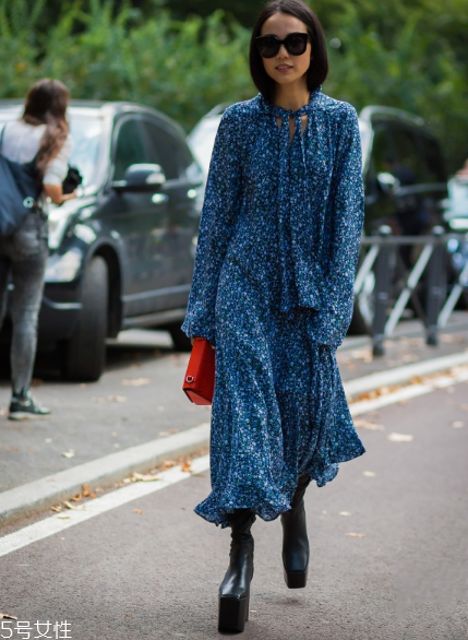 長(zhǎng)袖連衣裙配什么鞋子？時(shí)髦又好看