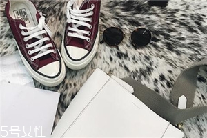 帆布鞋上的泥漬怎么去？巧妙去除泥漬