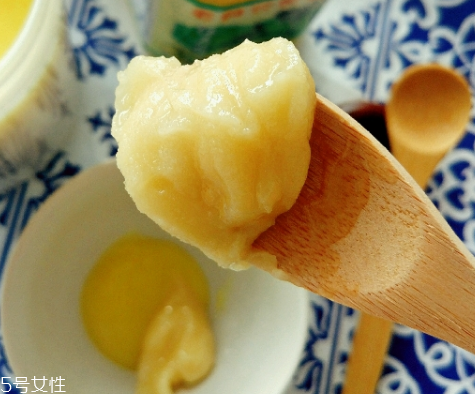 蜂王漿是什么味道？辣味跟酸味