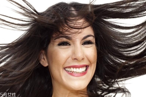 長期用一種護(hù)發(fā)素好嗎？更換牌子有利頭發(fā)健康