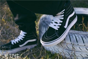 帆布鞋鞋幫發(fā)黃怎么辦？帆布鞋鞋幫要仔細(xì)清洗