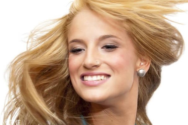 護(hù)發(fā)素能卸妝嗎？最好不要長期使用