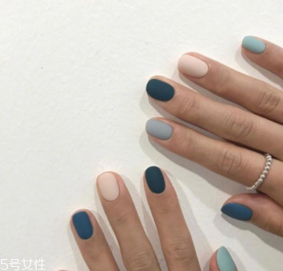 涂一次指甲油多久卸掉？最好是半個(gè)月卸掉