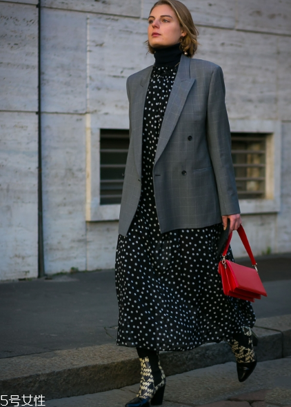 西裝配什么裙子好看？讓你美到挪不開(kāi)眼