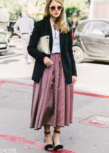 西裝配什么裙子好看？讓你美到挪不開(kāi)眼