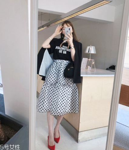西裝配什么裙子好看？讓你美到挪不開(kāi)眼
