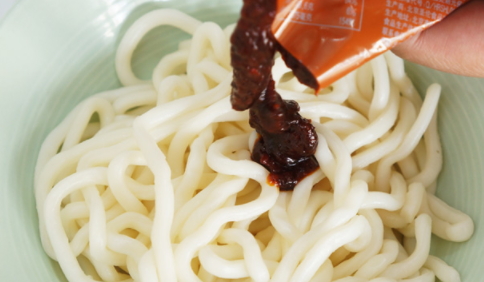 車仔面為什么有點酸？其實不是變質(zhì)了