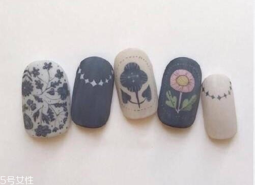 美甲容易掉是因為什么？指甲沒有磨光滑