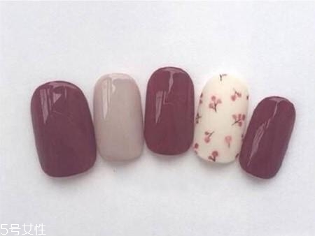 美甲容易掉是因為什么？指甲沒有磨光滑