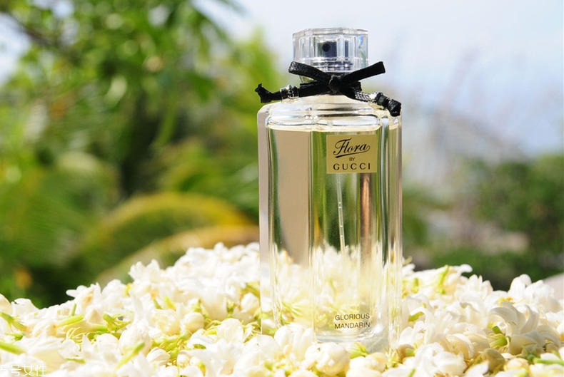 液體香水與固體香水哪個好？夏天用走珠香水最好