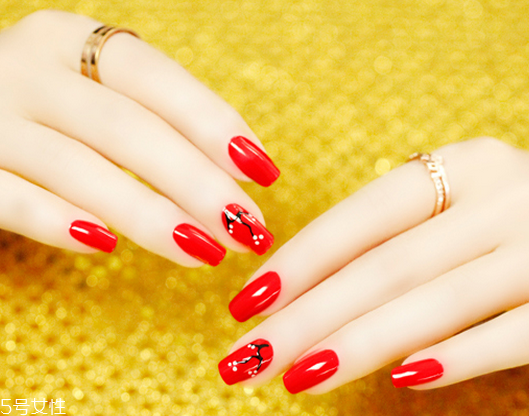 美甲容易掉是因為什么？指甲沒有磨光滑