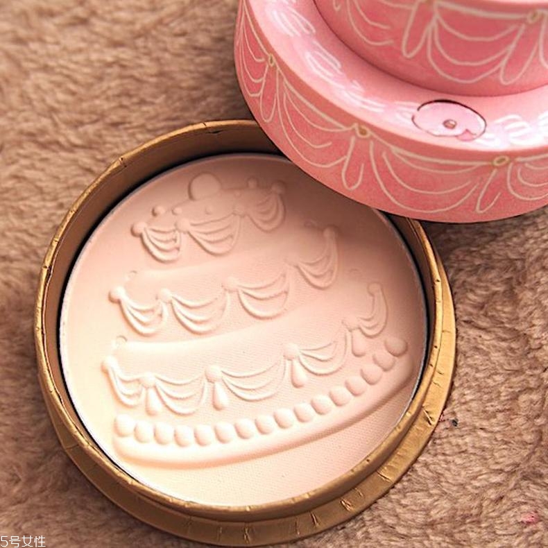 laduree拉杜麗蛋糕蜜粉餅怎么樣？能防曬能控油