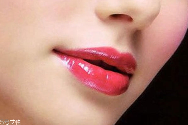 春天適合什么唇妝？4款簡單易上手的撩動唇色