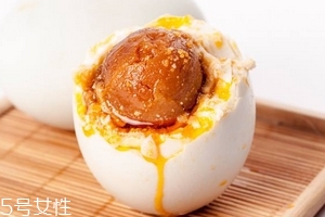 咸鴨蛋是生的還是熟的？肯定是生的