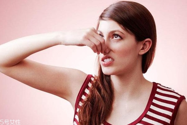 女生體味重是什么原因？越老越重口味