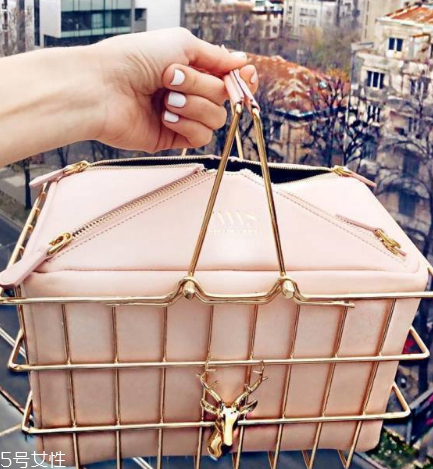 savas是什么牌子？奢華怪趣味手袋