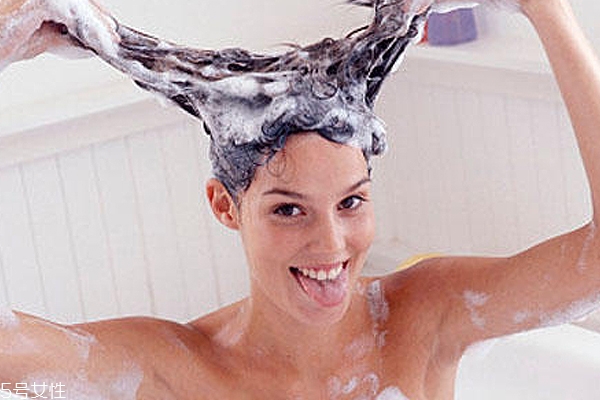 春季頭發(fā)變干枯是怎么回事？枯草發(fā)量拯救指南