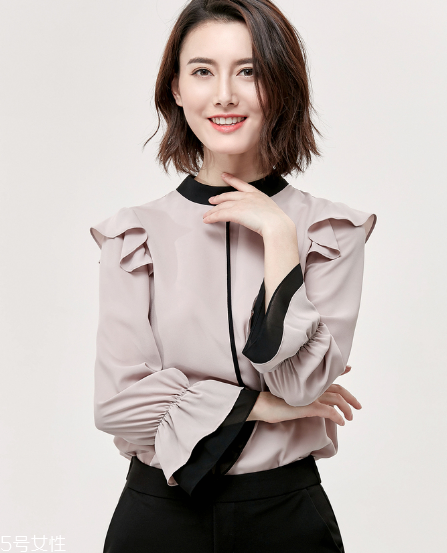 荷葉邊上衣怎么搭配？少女路線必備款