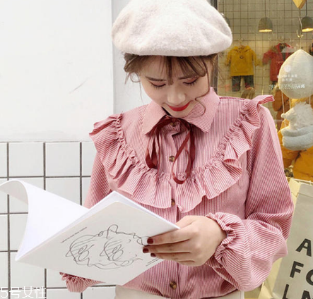 荷葉邊上衣怎么搭配？少女路線必備款