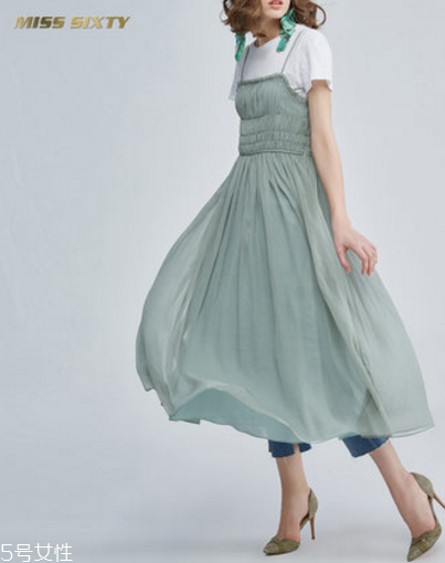 今年流行什么樣的吊帶裙？出街暴擊眼球