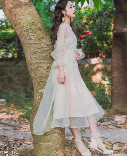 什么款式的裙子不會(huì)過(guò)時(shí)？這三款衣柜必備