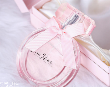 香水噴哪里香味最濃郁？噴在這3個地方不浪費