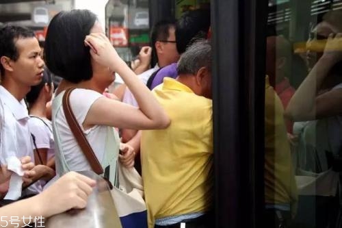 女生體味重是什么原因？越老越重口味