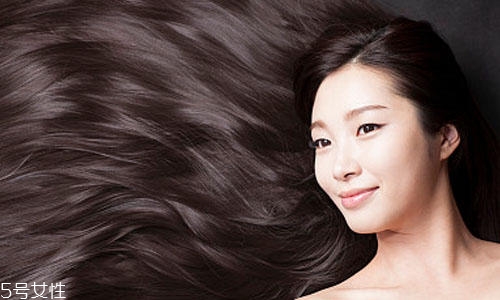 春季頭發(fā)變干枯是怎么回事？枯草發(fā)量拯救指南