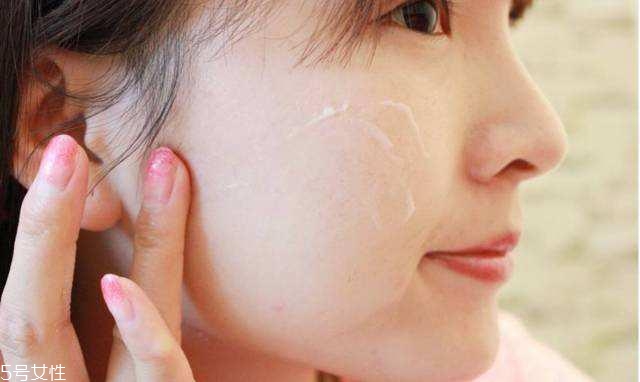 夏天油皮不能敷哪種面膜？這三種面膜越敷越油