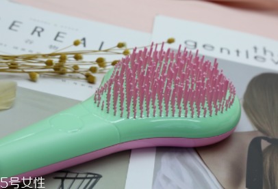發(fā)量少用什么梳子好？五種梳子塑造豐盈秀發(fā)