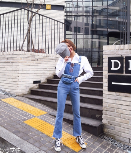 背帶褲怎么穿好看？清新減齡的春日穿搭