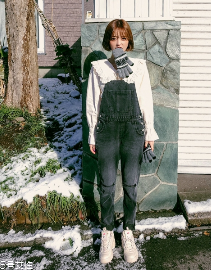 背帶褲怎么穿好看？清新減齡的春日穿搭