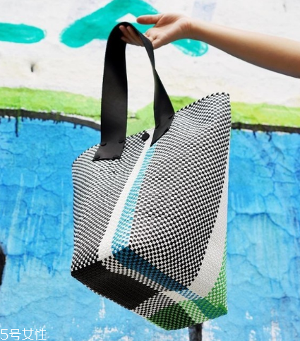 truss是什么牌子？度假風包包首選