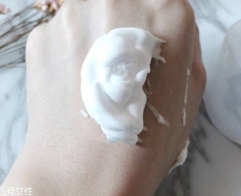 潔面泡沫能卸妝嗎？