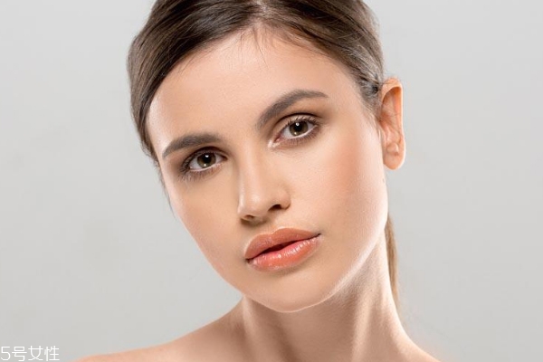 眼妝和唇妝怎么搭配好看？美到窒息的三種搭配