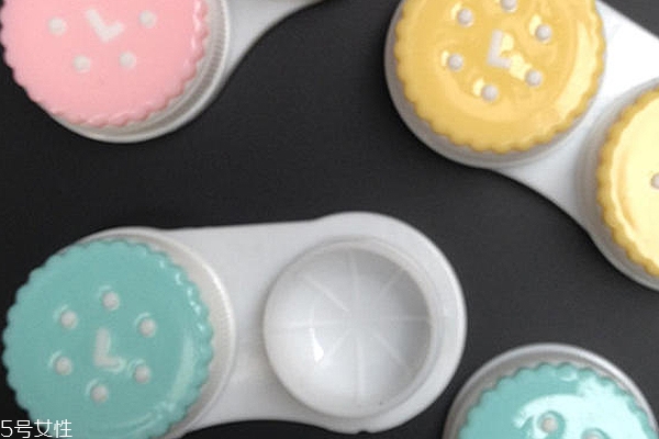 美瞳直接用水沖洗會怎樣？佩戴美瞳的3個(gè)錯(cuò)誤