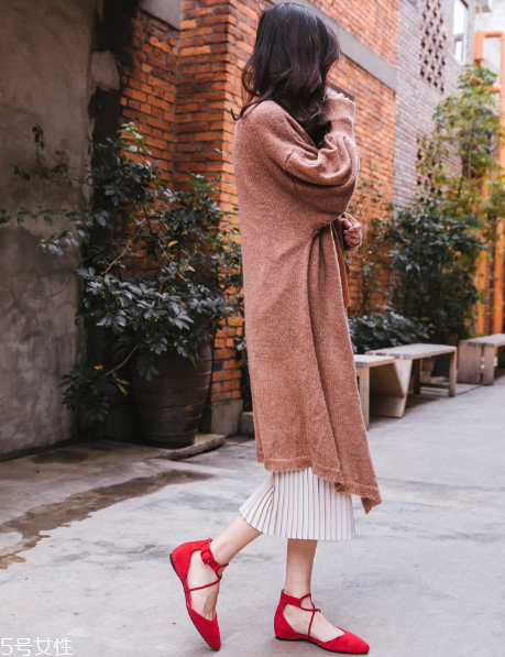 綁帶鞋怎么搭配？秒變街拍女神