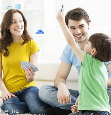 葉黃素哪個牌子好？這四款葉黃素保護(hù)你的眼睛