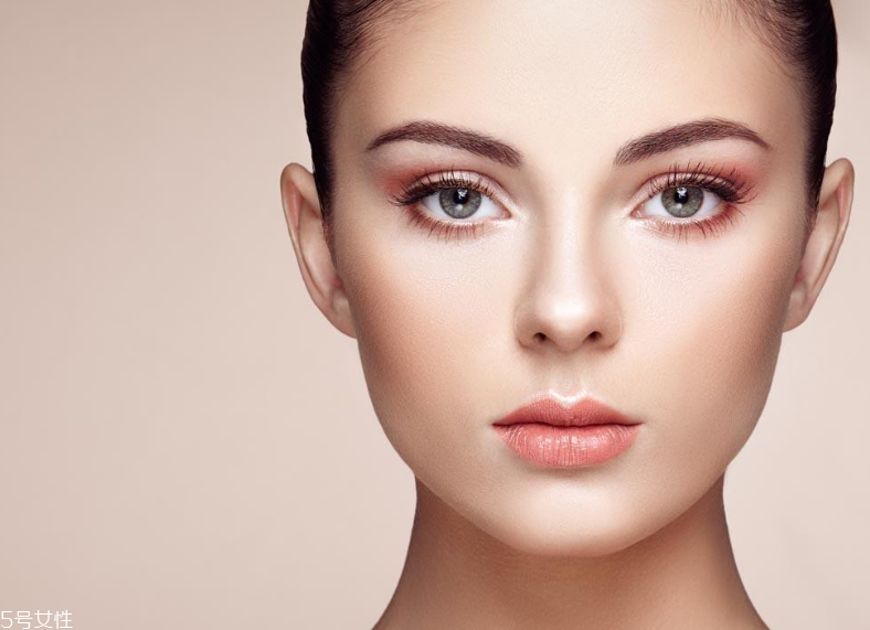 眼妝和唇妝怎么搭配好看？美到窒息的三種搭配
